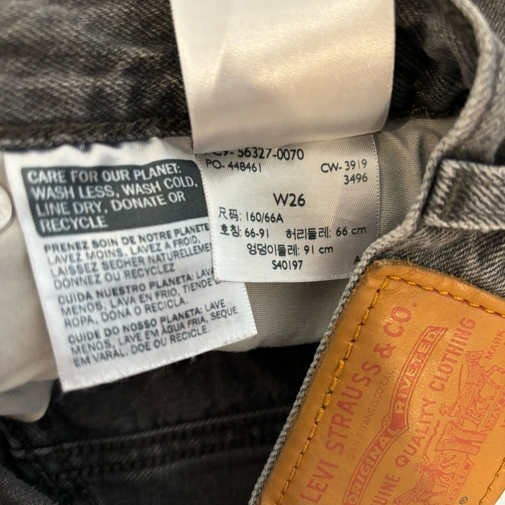 Levi’s 501 Distressed Raw Hem Washed Denim Short in Black - Picture 4 of 5